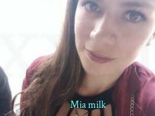 Mia_milk